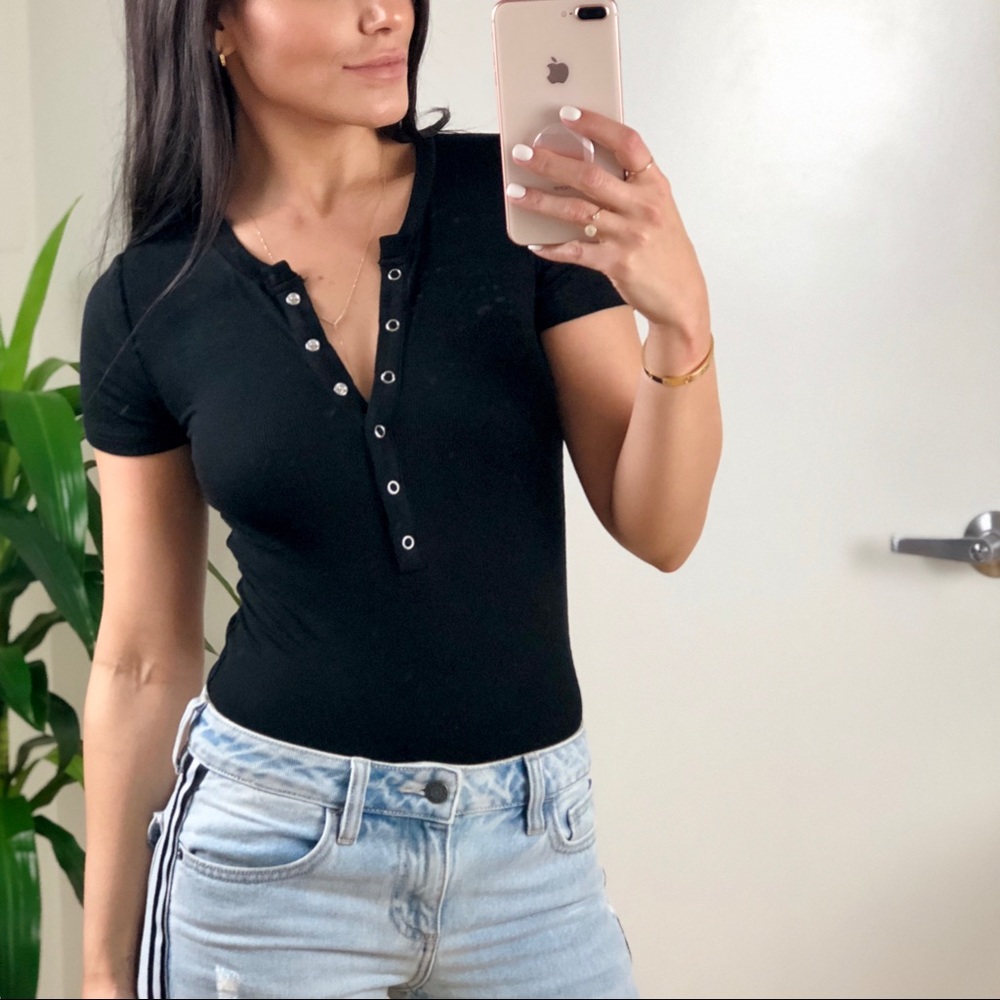 LAST 1️⃣  BRODY “Black” Henley Bodysuit